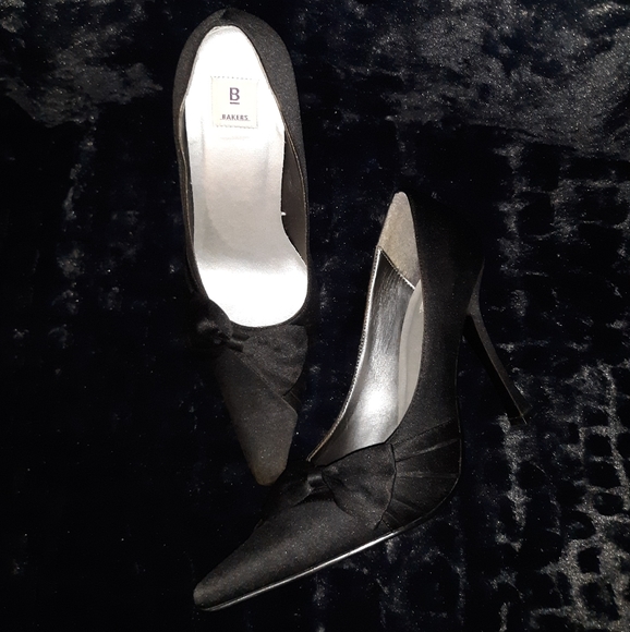 Bakers Black Bow Pumps size 9 - Picture 6 of 13